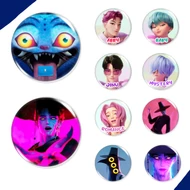 Saja Boys kitűzők – animés ajándék